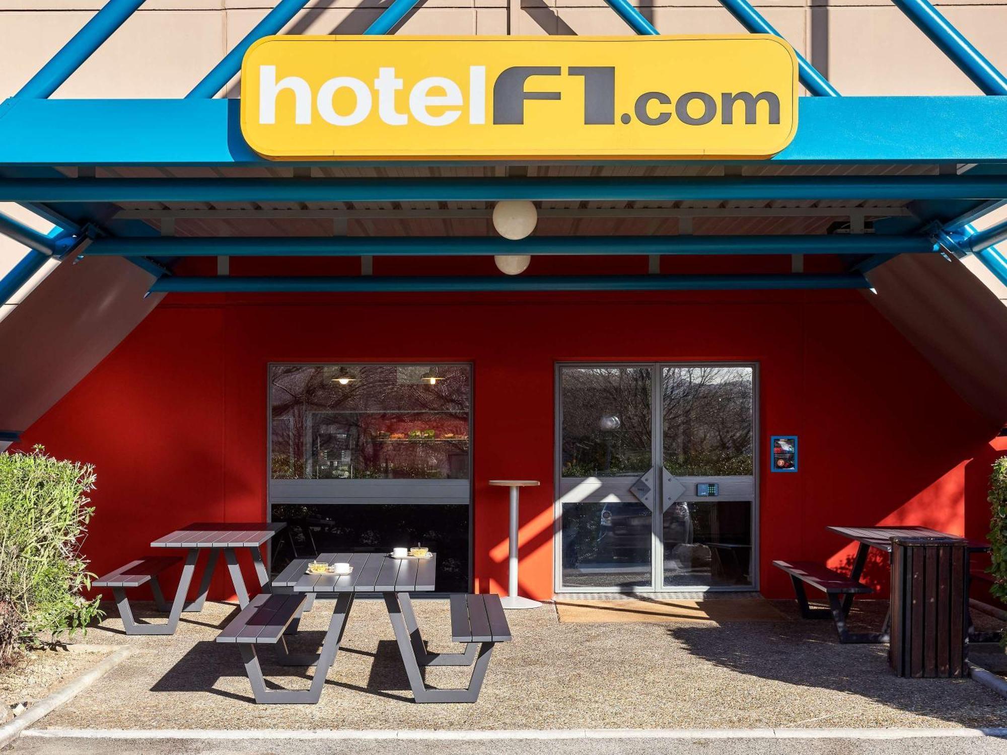 Hotelf1 Chilly Mazarin Les Champarts Exterior photo